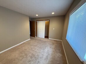 102-116 Goldenrod Dr in Chatham, IL - Building Photo - Building Photo