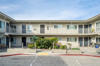 Hudson Ridge Apartments in Fullerton, CA - Foto de edificio - Building Photo