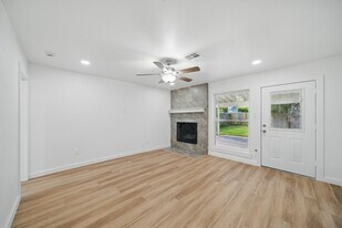 9711 Derrik Dr in Houston, TX - Building Photo