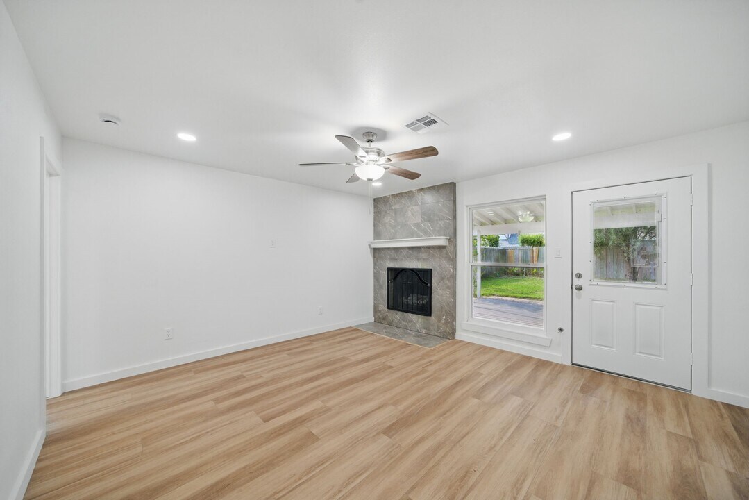 9711 Derrik Dr in Houston, TX - Building Photo