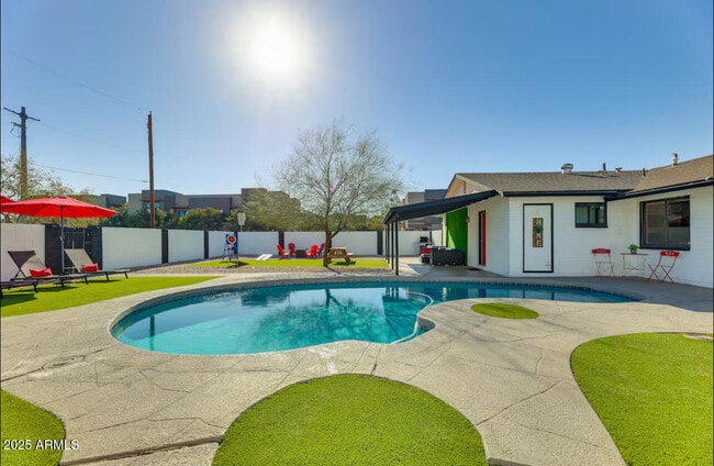 property at 1027 S Siesta Ln