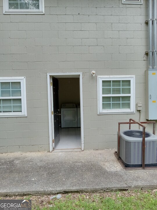 526 N Oak St in Jackson, GA - Building Photo
