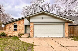 13754 Shirebrook Dr in Sugar Land, TX - Building Photo
