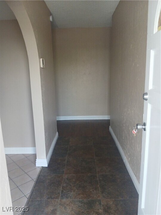 3028 Scarlet Oak Ave in Las Vegas, NV - Foto de edificio