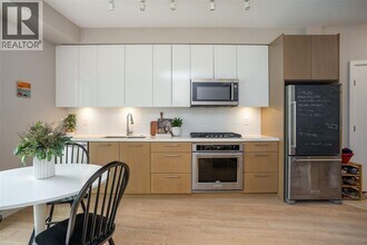 22 E Royal Ave in New Westminster, BC - Building Photo - Building Photo