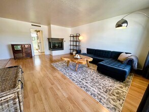 1217 20th St, Unit 302 in Santa Monica, CA - Foto de edificio - Building Photo