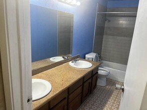 4218 Southchase Ln in Houston, TX - Foto de edificio - Building Photo