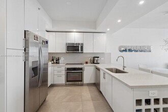 999 SW 1st Ave, Unit 2809 in Miami, FL - Building Photo - Building Photo