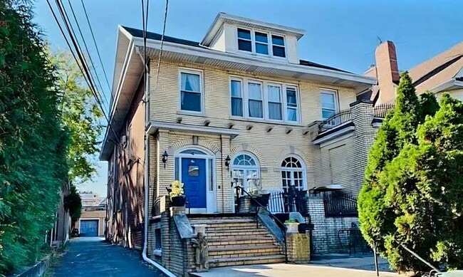 property at 86 W 34th St.