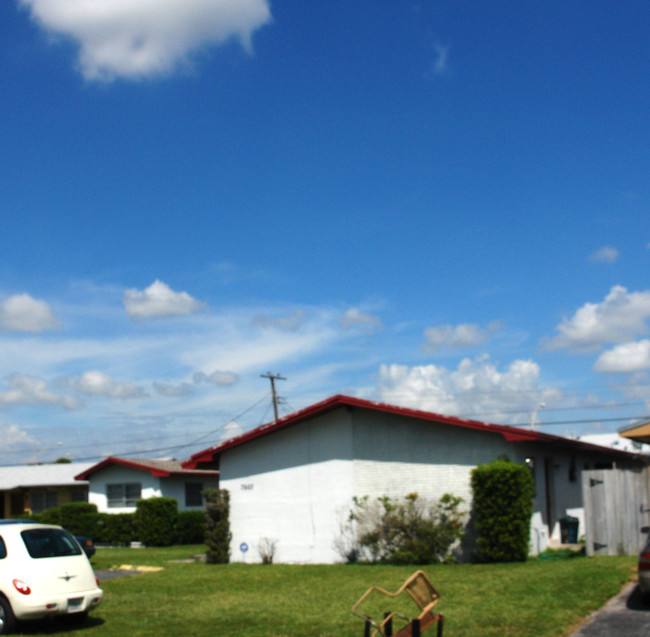 7607 Venetian St in Miramar, FL - Foto de edificio - Building Photo