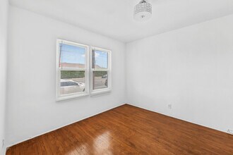 7233 Normandie Ave in Los Angeles, CA - Building Photo - Building Photo