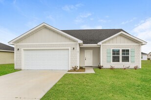 65 Laura Ct. in Brunswick, GA - Building Photo