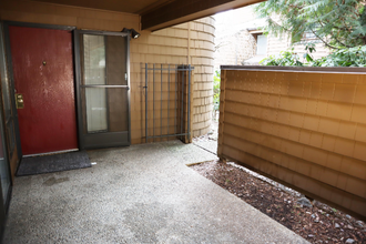 11502 NE 128th St in Kirkland, WA - Building Photo - Building Photo