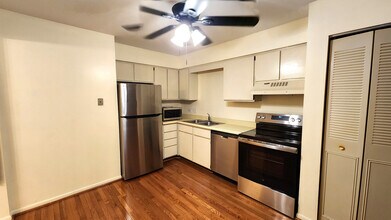 2331 Ogden Ave in Downers Grove, IL - Building Photo - Building Photo