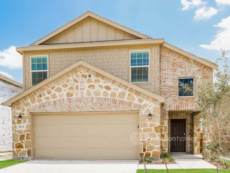 1022 Clear Dusk Ln in Forney, TX - Foto de edificio