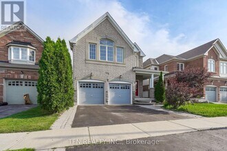 1648 Pennel Dr in Oshawa, ON - Building Photo - Building Photo