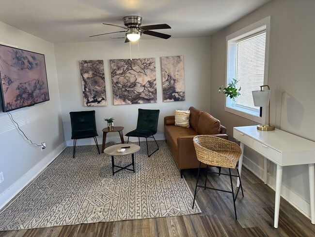 9 Cedar Lane Rd in Greenville, SC - Foto de edificio - Building Photo