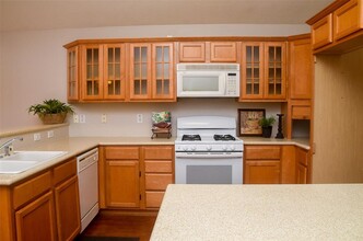 109 Cove Pl in Montgomery, TX - Foto de edificio - Building Photo