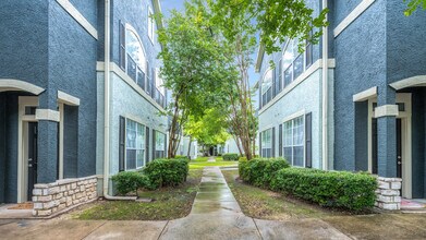 Villas at Willow Springs Apartments in San Marcos, TX - Foto de edificio - Building Photo