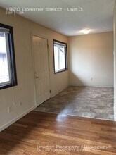 1920 Dorothy Ave-Unit -Unit 3 in Longview, WA - Building Photo - Building Photo