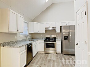 4276 Ward Bluff Dr in Ellenwood, GA - Foto de edificio - Building Photo