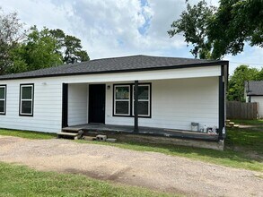 710 Twin Oaks St in Houston, TX - Building Photo - Building Photo