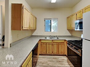 5655 E Sahara Ave in Las Vegas, NV - Building Photo - Building Photo