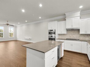 7333 Valley View Ln in Dallas, TX - Building Photo - Building Photo