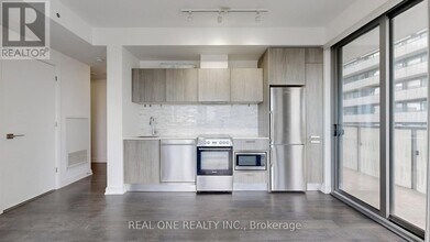 50 Charles St E in Toronto, ON - Building Photo - Building Photo