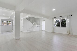 600 Surfside Blvd in Surfside, FL - Building Photo - Building Photo