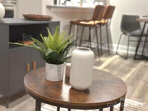 2000 Patio Ct, Unit 124 in Charlotte, NC - Foto de edificio - Building Photo