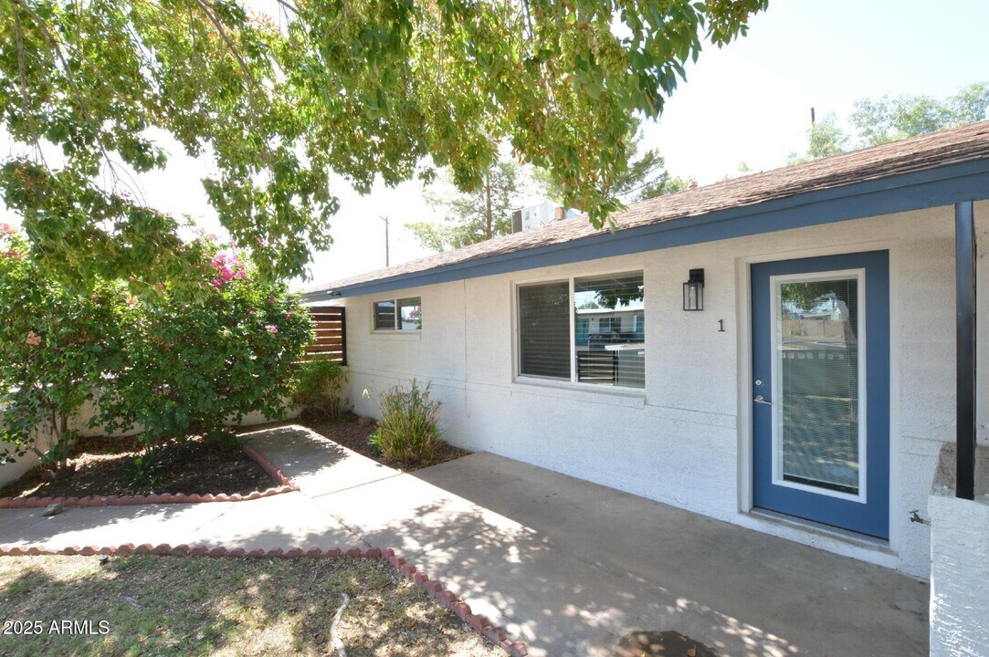 1202 E Kaler Dr in Phoenix, AZ - Building Photo