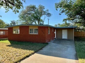 2725 62nd St in Lubbock, TX - Building Photo
