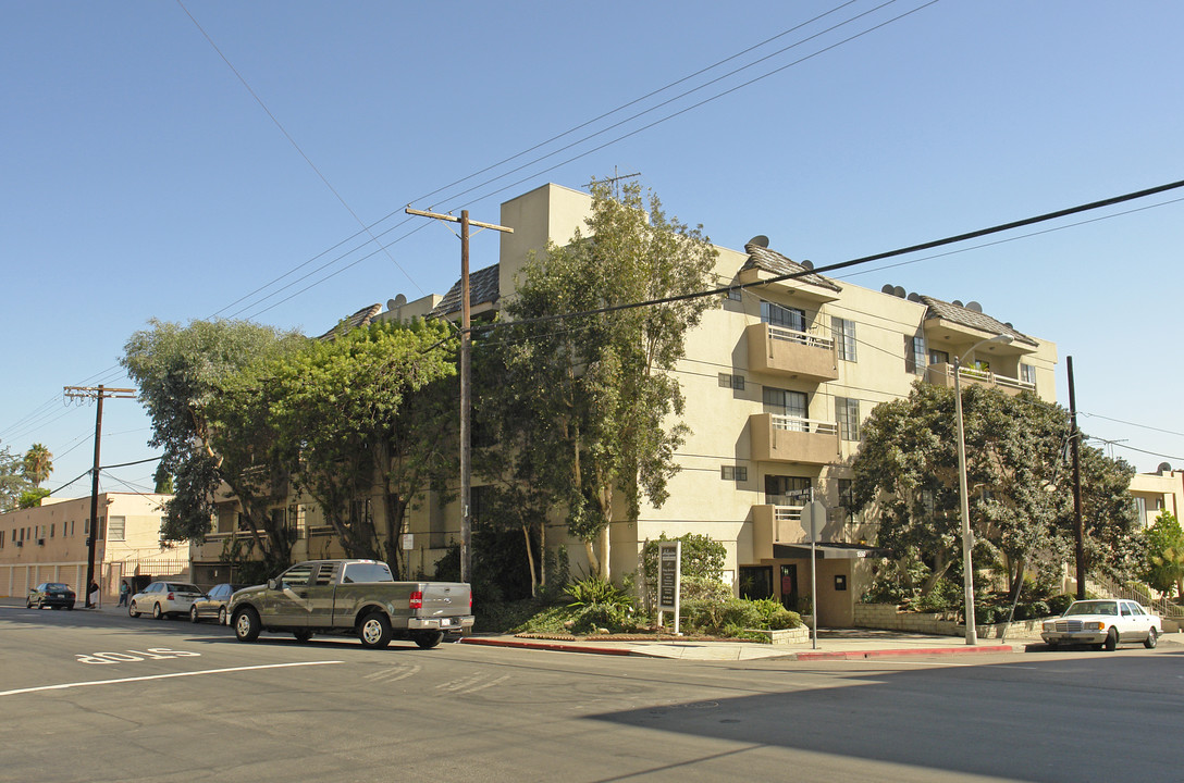 Fuller Apartments in Los Angeles, CA - Building Photo