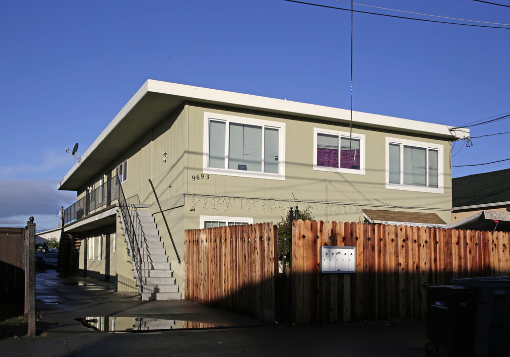 9693 Cherry St in Oakland, CA - Building Photo