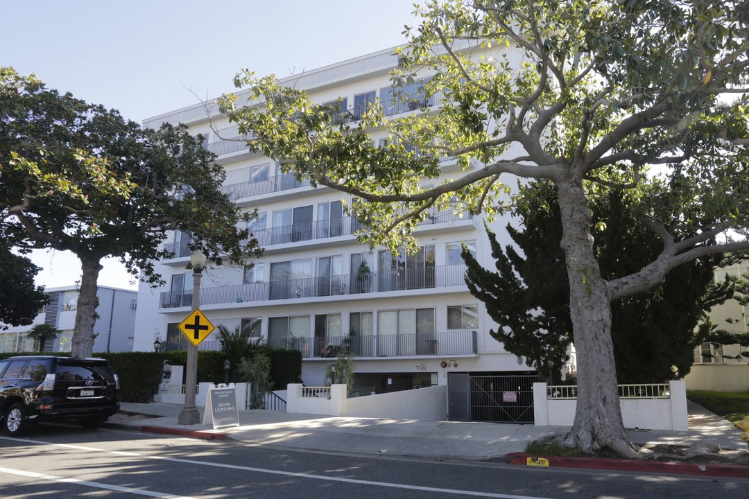 San Vicente Tower in Santa Monica, CA - Foto de edificio