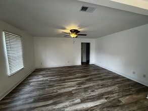 1502 Woodcrest Cir in Hinesville, GA - Foto de edificio - Building Photo