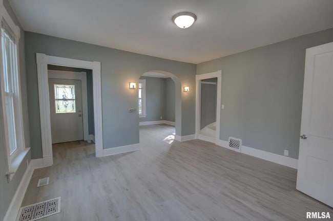 2312 W 1st St in Davenport, IA - Building Photo - Building Photo