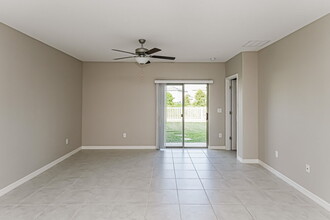 5125 Dandelion St in Apollo Beach, FL - Building Photo - Building Photo