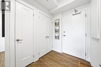 155 Greenbrier Rd in Cambridge, ON - Building Photo - Building Photo