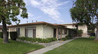 2123 W Ball Rd in Anaheim, CA - Building Photo