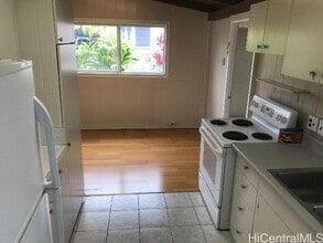 2352 Komo Mai Dr in Pearl City, HI - Building Photo - Building Photo