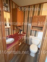 420 E 6th St in Newton, KS - Building Photo - Building Photo