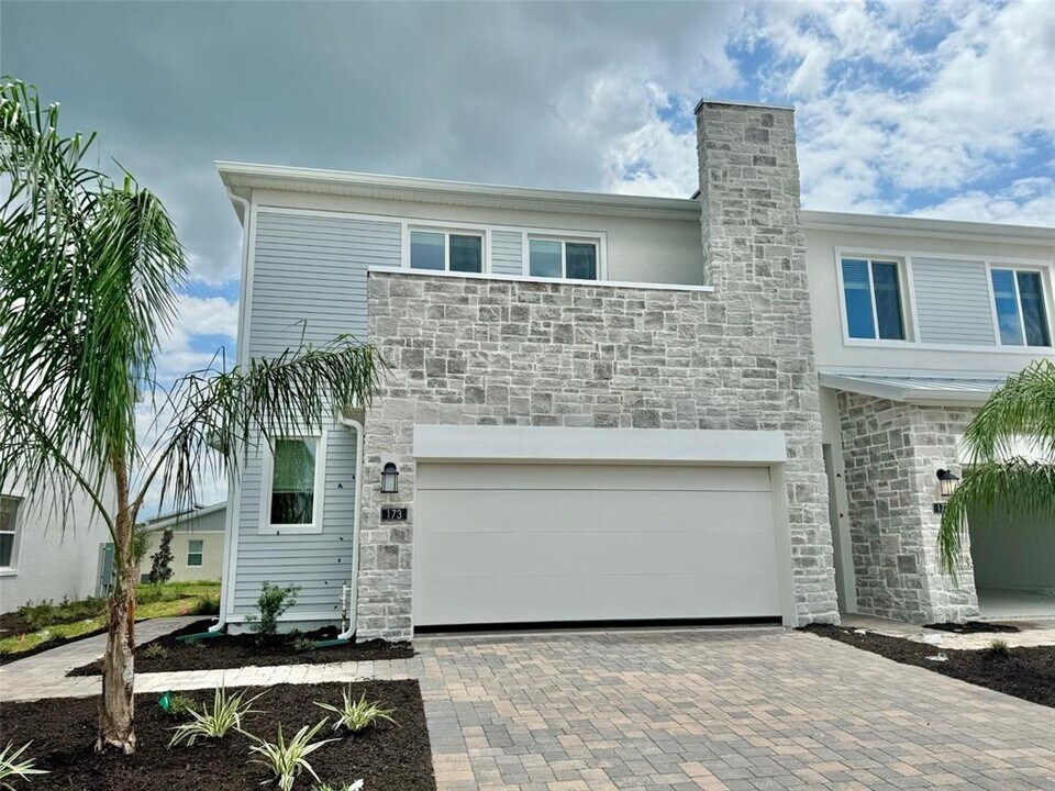 173 Nine Iron Dr in Davenport, FL - Building Photo