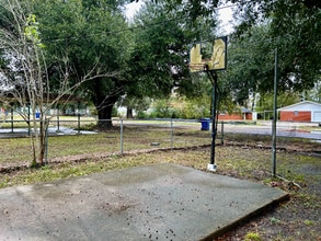 107 N 4th St in Oberlin, LA - Foto de edificio - Building Photo