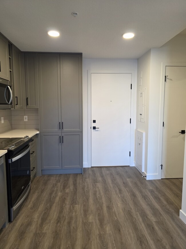 property at 350-3350 Livingston Common NE