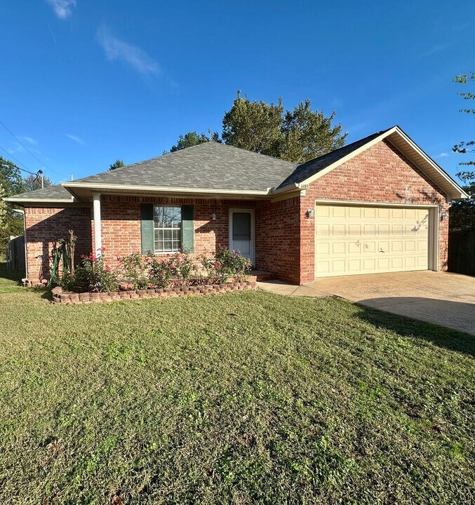 1409 S Pittsburg Ave in Russellville, AR - Building Photo