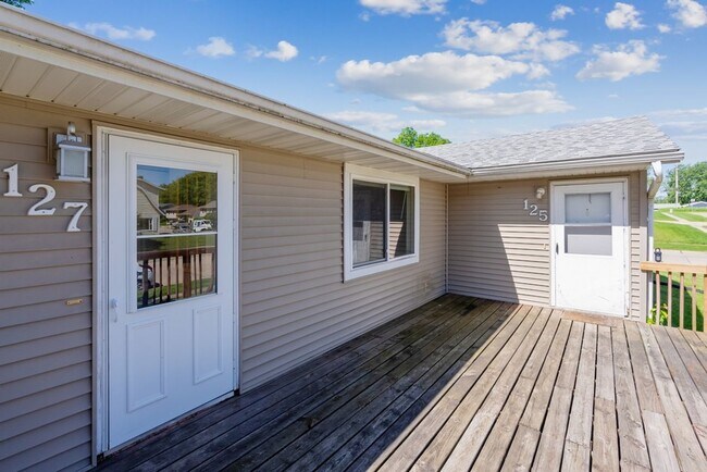 125-127 Westgate Ave in Cedar Falls, IA - Foto de edificio - Building Photo