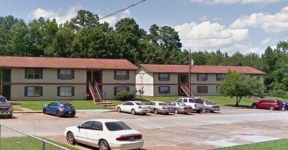 705 Clifford St in Center, TX - Building Photo - Building Photo