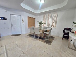 11405 NW 62nd Terrace in Doral, FL - Building Photo - Building Photo